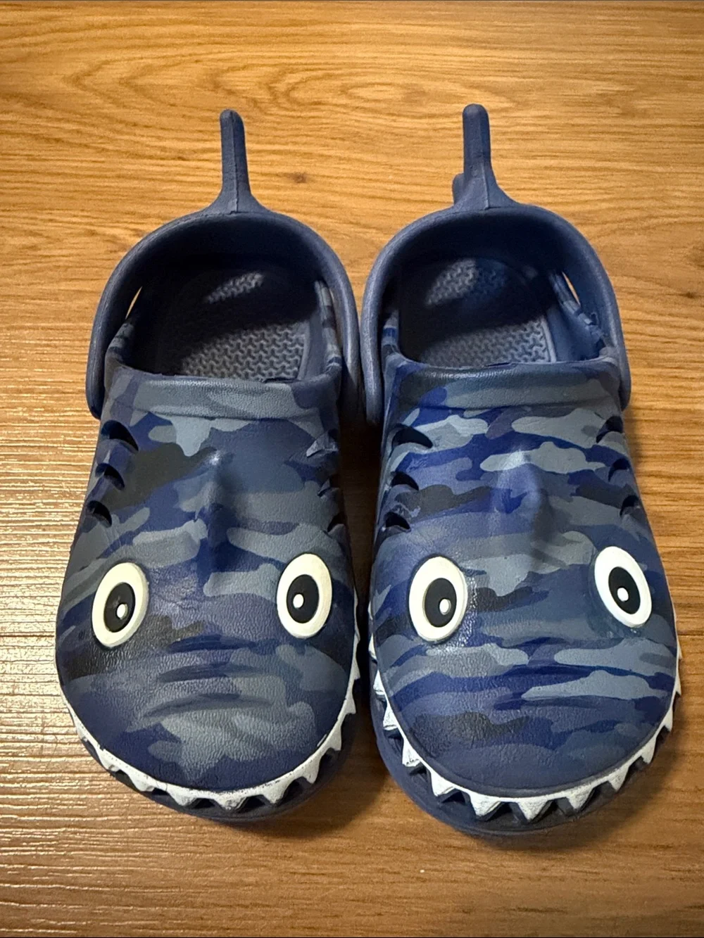 Kids Shark Clog - Navy Blue Camouflage